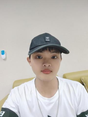 提供接送機服務的專家陳冠達