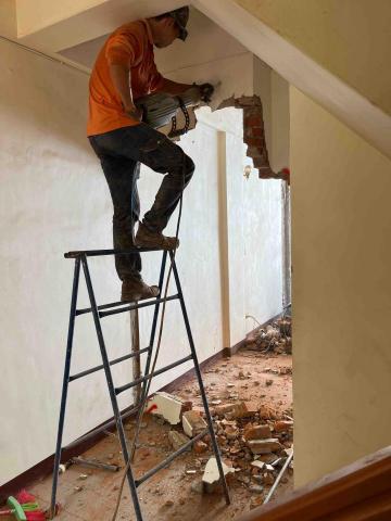 愷嘉工程行 - 打除施工中