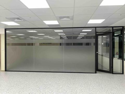 鑫鋮金屬不銹鋼設計 - 不銹鋼玻璃隔間