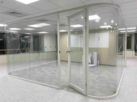 鑫鋮金屬不銹鋼設計 - 不鏽鋼玻璃隔間