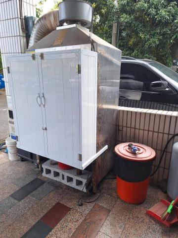 簡宗威 于杰鐵類工程 - 大寮內坑某鹽水雞炒台延伸30公分 預防煙大量跑出影響鄰居 簡宗威 于杰鐵類工程 - 大寮內坑某鹽水雞炒台延伸30公分 預防煙大量跑出影響鄰居