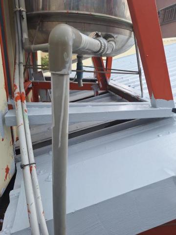 簡宗威 于杰鐵類工程 - 鳳山五甲瑞南路屋頂水塔架跟下方浪板已經鏽蝕  再困難也是克服了  水塔架下方浪板插入新板  水塔架鐵材補料加強 簡宗威 于杰鐵類工程 - 鳳山五甲瑞南路屋頂水塔架跟下方浪板已經鏽蝕  再困難也是克服了  水塔架下方浪板插入新板  水塔架鐵材補料加強