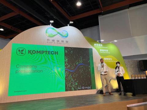 雷普利極效工作室 - 在台灣創新技術博覽會擔任口譯員。照片場景是我正為一場由奧地利廠商舉辦的研討會進行逐步口譯,台下有百餘位嘉賓。 雷普利極效工作室 - 在台灣創新技術博覽會擔任口譯員。照片場景是我正為一場由奧地利廠商舉辦的研討會進行逐步口譯,台下有百餘位嘉賓。