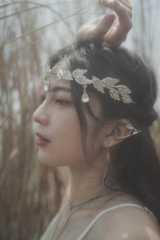 林伯倫 - 精靈女孩
穿梭在大自然的精靈
柔焦帶點神祕感