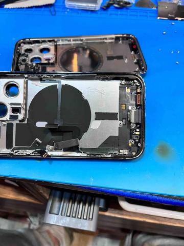 阿東3C維修 - iPhone 後殼摔破更換