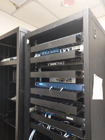 光泰資訊股份有限公司 - 機櫃設備上架