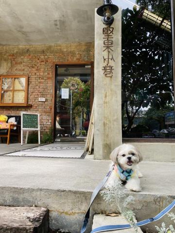陳小姐 - 寵物友善餐廳開箱