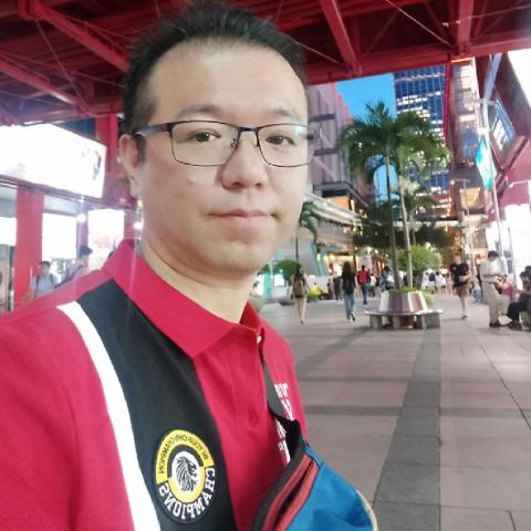 提供外送機車服務的專家施欽銘