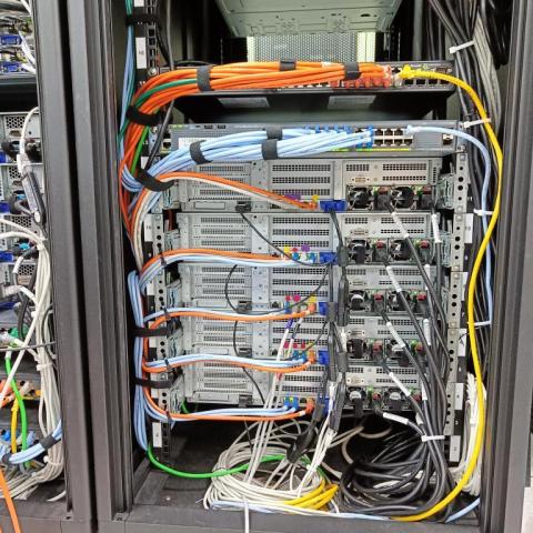 光泰資訊股份有限公司 - 機櫃整線