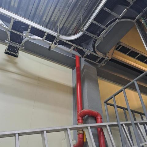 黃承煜 - 線槽安裝拉線