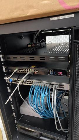 光泰資訊股份有限公司 - 小型網路設備建置佈線