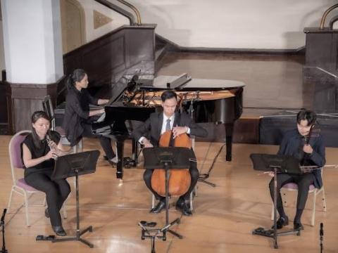 吳佳容 - 中西合併演出