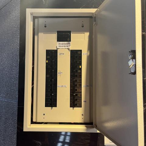 Hsu貼膜 - 變電箱內 施作前