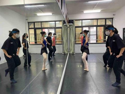 含含老師 - 大學生基礎芭蕾