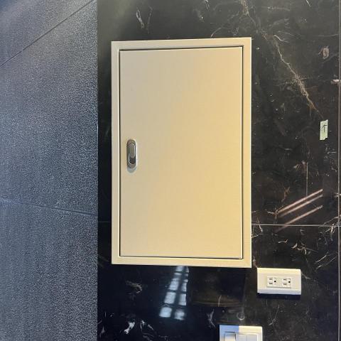 Hsu貼膜 - 變電箱蓋 施作前