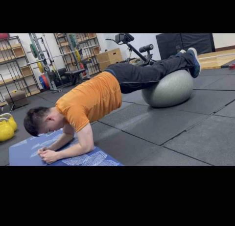 文6教練-肌力&體態改造&減脂 - 