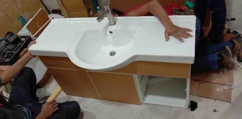 黃睿睿 - 裝臉盆