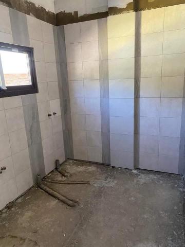 興隆裝修工程 - 浴室貼壁磚施工