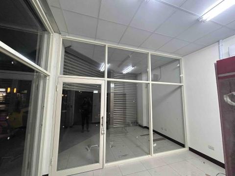 宬鑫鋼鋁門窗 - 店面門