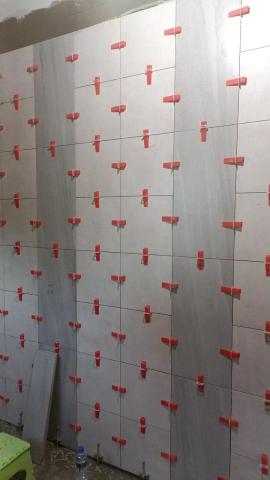 興隆裝修工程 - 浴室貼30*30+30*60壁磚