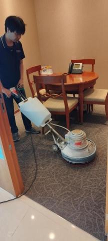 張役鳴 - 地毯清洗