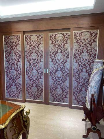 林先生 - 門片置中