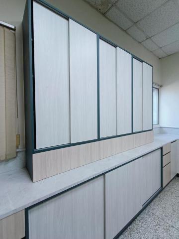 CSP系統櫃&廚櫃設計-陳小姐 - 「資料怎麼收都行」
經歷了十多年的公司，很開心公司高層
願意慰勞員工，提升務實環境！
我把多數資料小朋友收進櫃子內~
不管放什麼都沒什太大的困難。