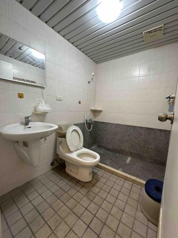 Riri精品衛浴 - 逢甲逢大路客浴（翻修前）