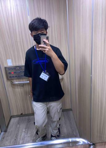 黃冠瑋 - 擔任數學補習班輔導老師與解題老師