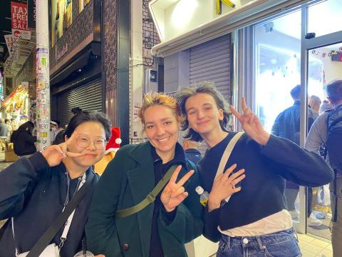 周怡彤 - 與外國朋友能夠順利以英文溝通交流