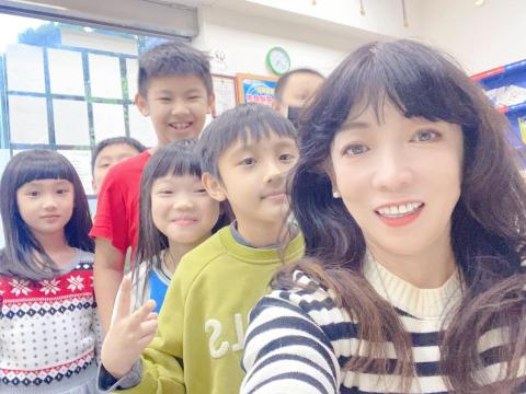 Teacher Julie (茱莉) - 