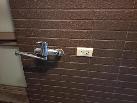 首億科技工程有限公司 - 陽台插座要做延伸