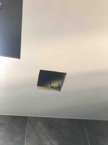 寬哥水電 - 寶山新透天5樓浴室排風扇開口21*21公分，釘支撐木架。