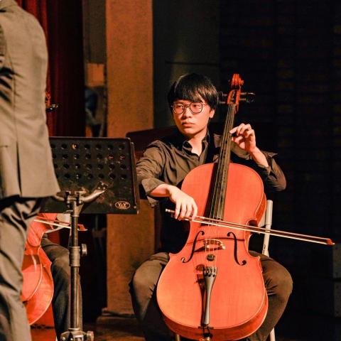 提供應徵服務的專家施伯儒