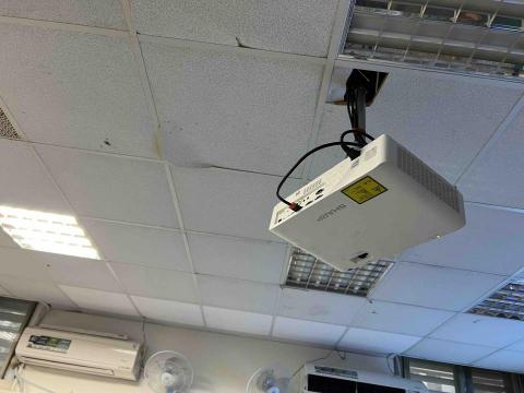 花蓮阿比水電 - 投影機