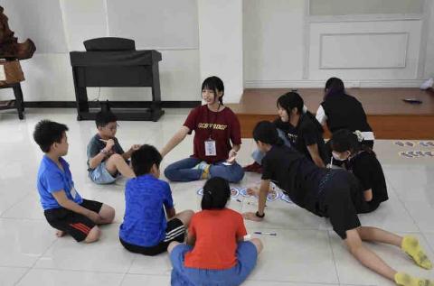 丁亮慈 - 我是深紅色衣服?
這張照片是在帶領小朋友寫出內心的想法