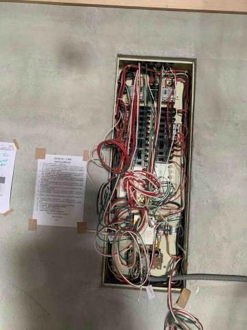 立盛機電工程 - 毛胚屋拉線配合設計師施工現場