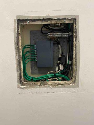 鴻職科技有限公司 - 嗯