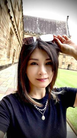 提供推拿服務的專家到府行動按摩師（Zoe）