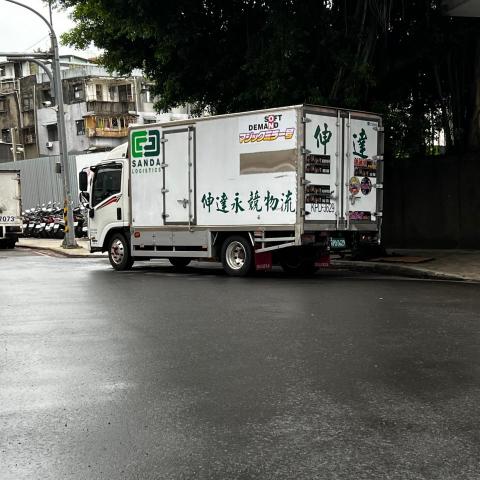 提供冷凍宅配服務的專家Jian Lun Qiu