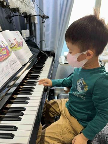 雅蓉老師-鳳山衛武營（鋼琴、小提琴） - 