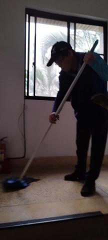 張役鳴 - 樓梯清潔
