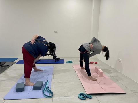 軟Q小瑜 Peggy 瑜珈老師 - 私人一對二