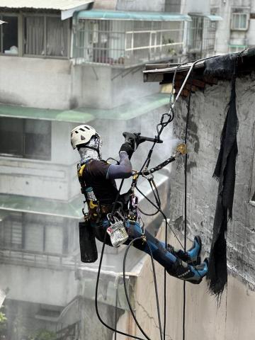大繩外牆防水工程 - 外牆清洗