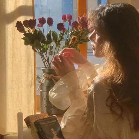 提供配音服務的專家EMILY