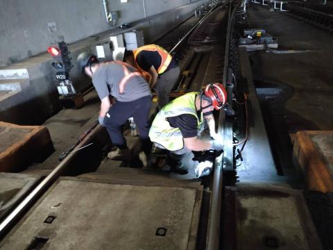 林育洲 - 軌道潤滑系統-塗佈板