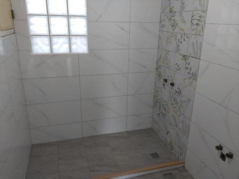 曾培富 - 廁所地壁磚及玻璃磚複合施工