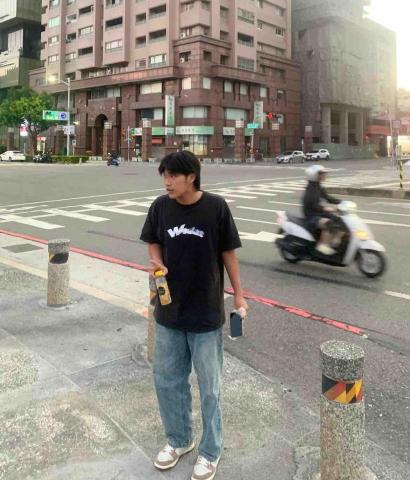 提供屏風牆服務的專家葉韋霆