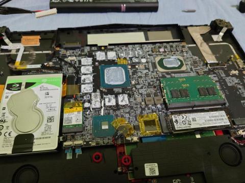 詹傑文 - 幫客戶筆電重上散熱膏,並且升級重灌