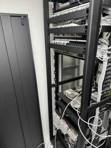 吳先生 - 新設機櫃規劃、安裝-3